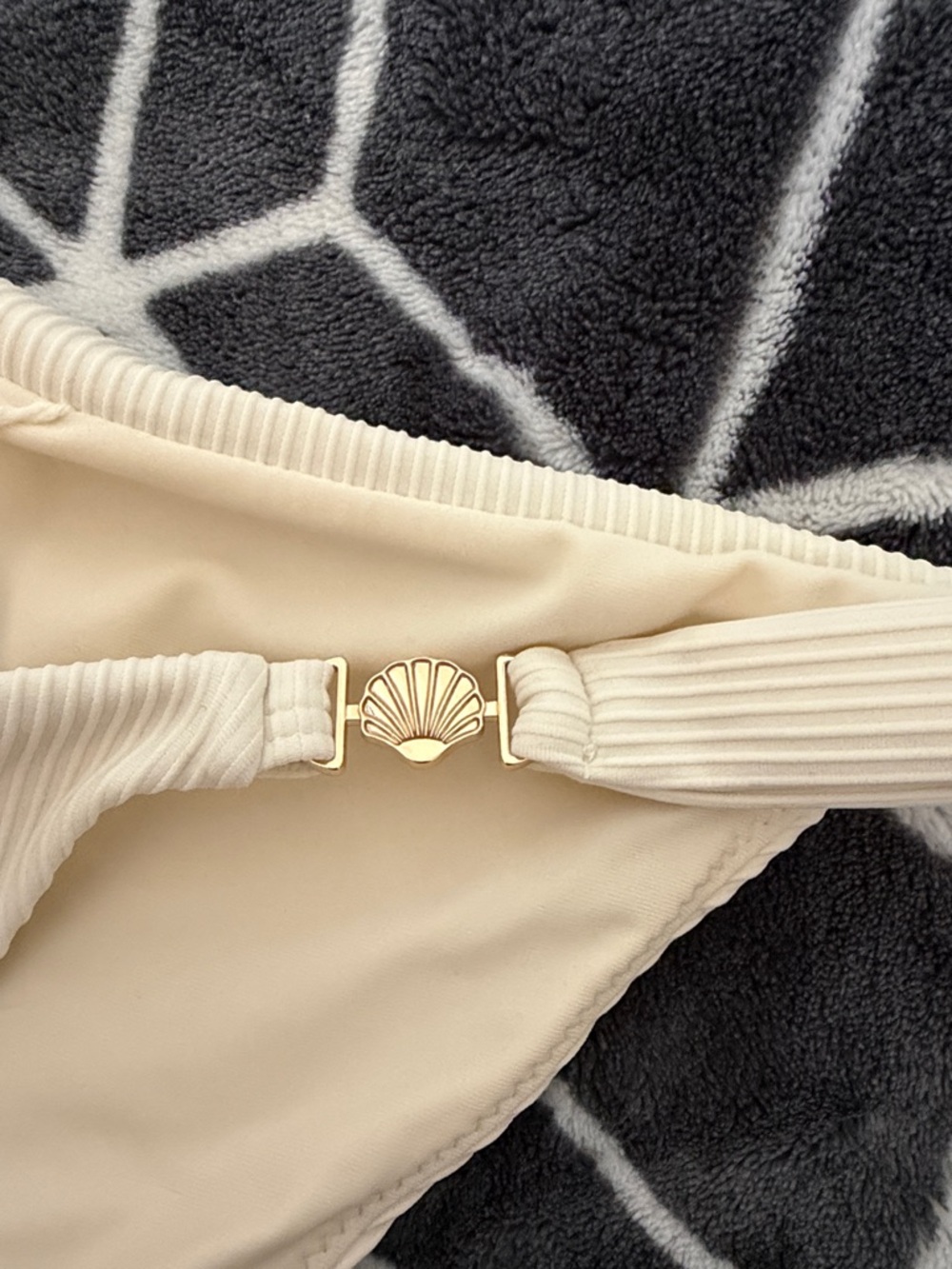 BERLOOK Off White Gold Shell Bikini - Picture 10 of 15
